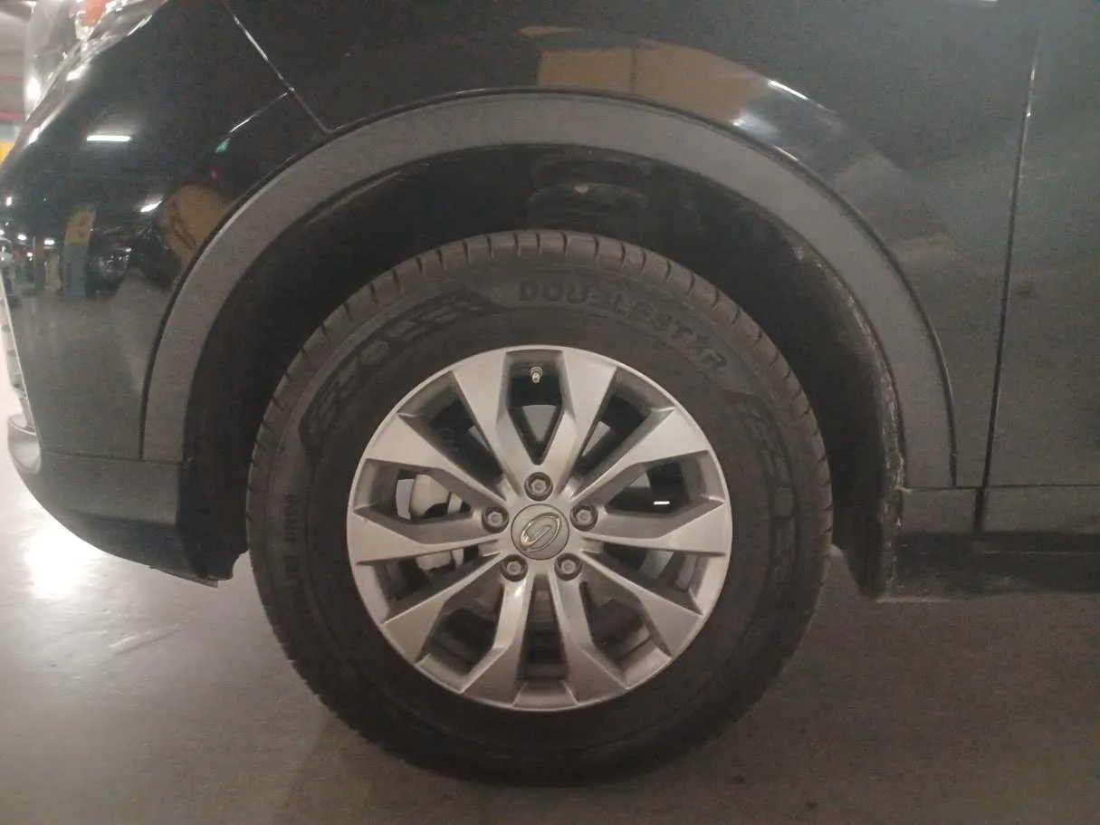Car image 9