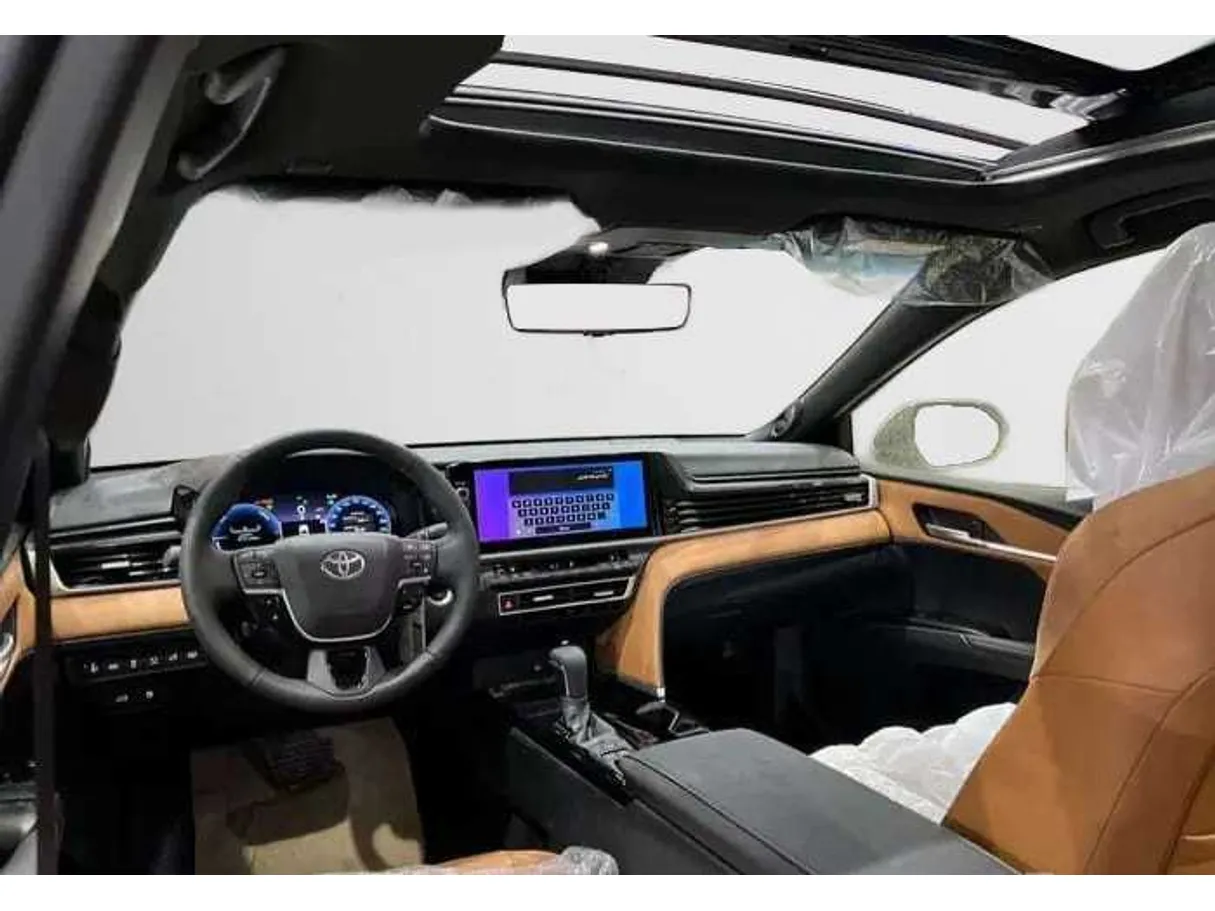 Car image 9