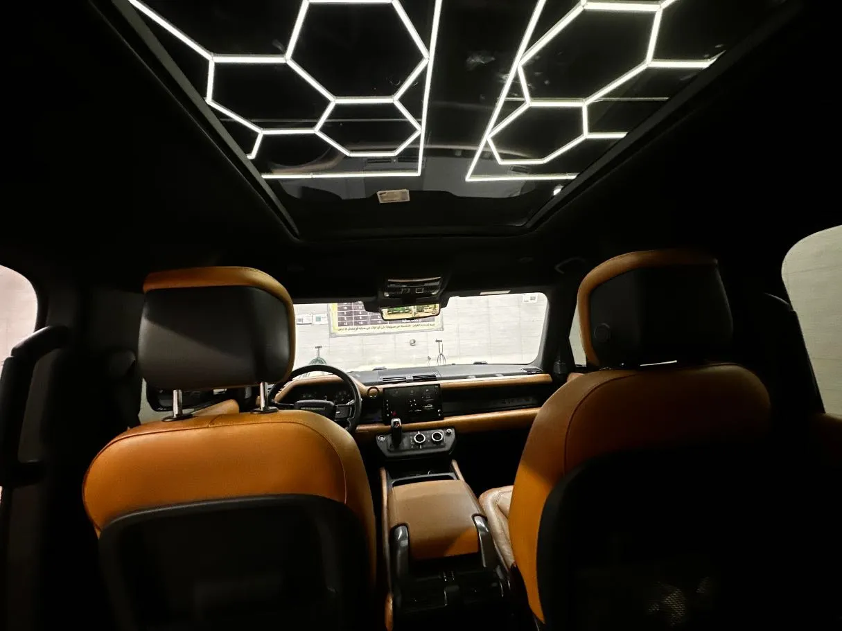 Car image 16