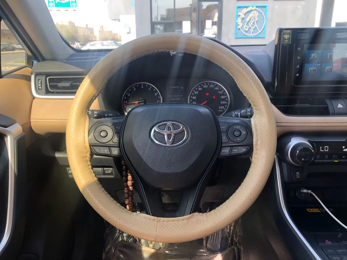 Car image 19
