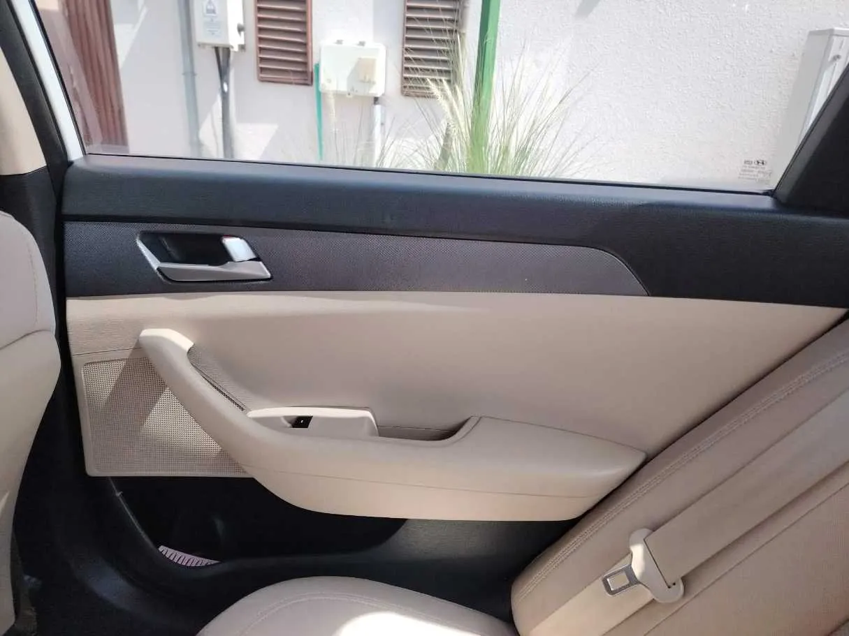 Car image 42