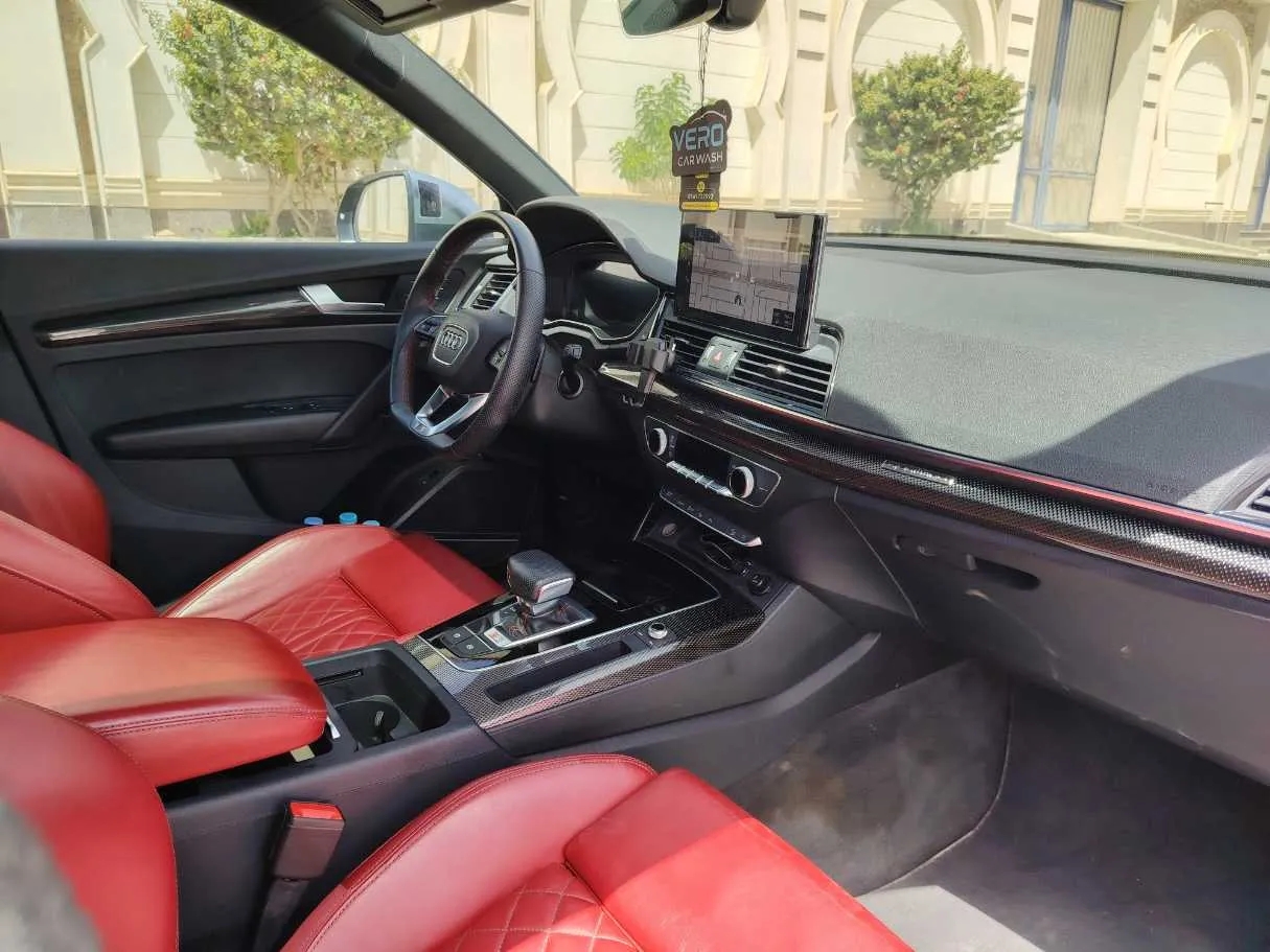 Car image 13