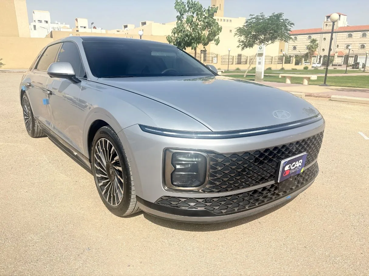 Car image 3