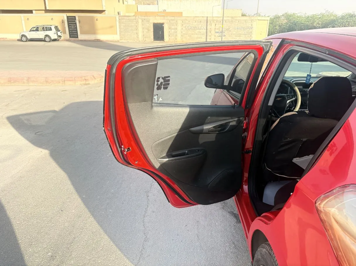 Car image 14