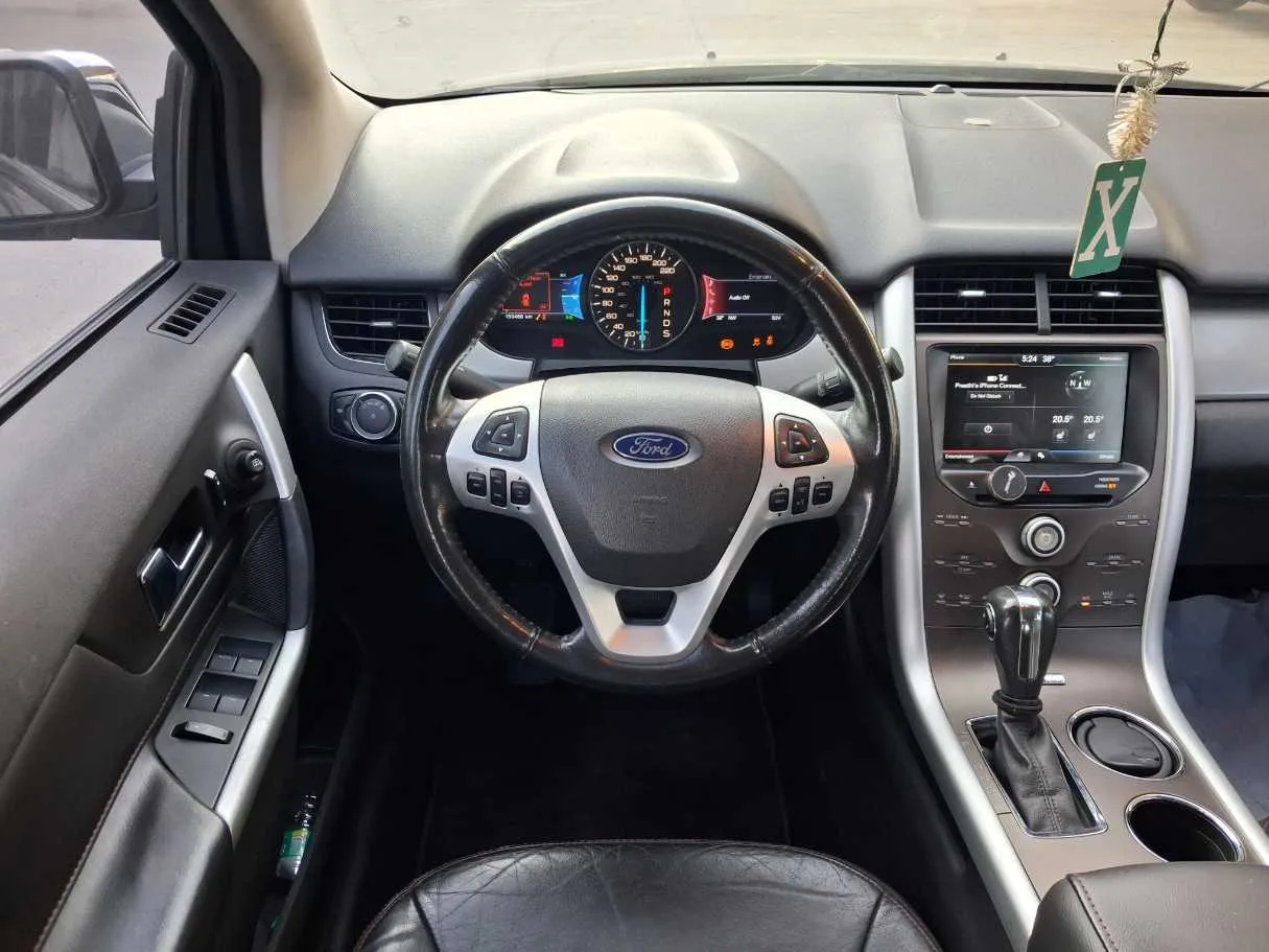 Car image 18