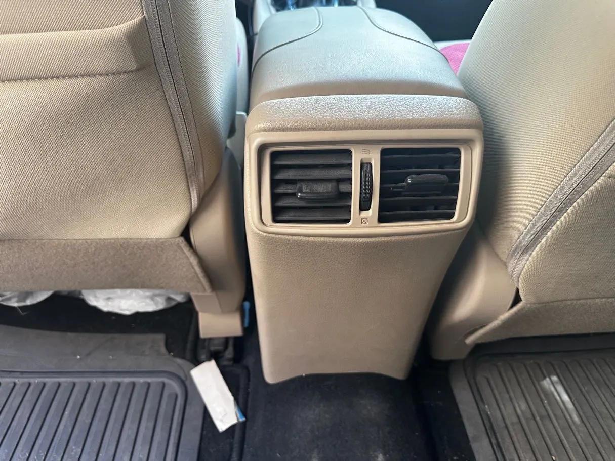 Car image 27