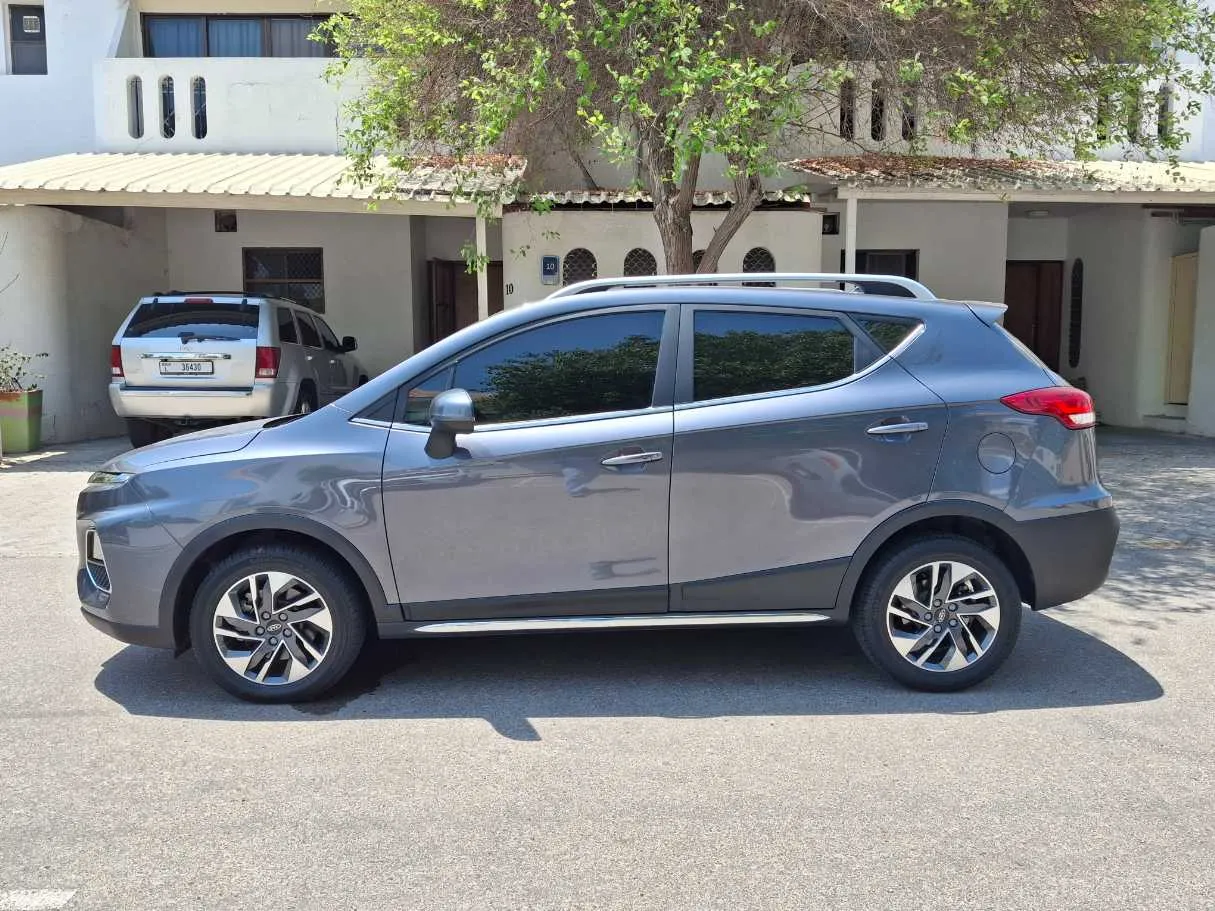 Car image 4