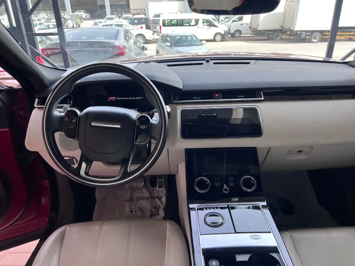 Car image 19