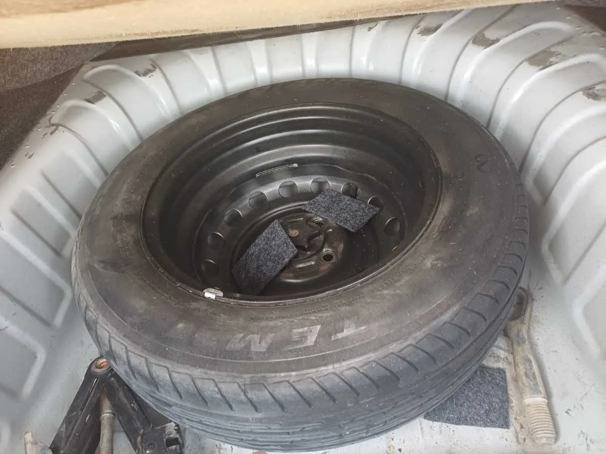 Car image 20