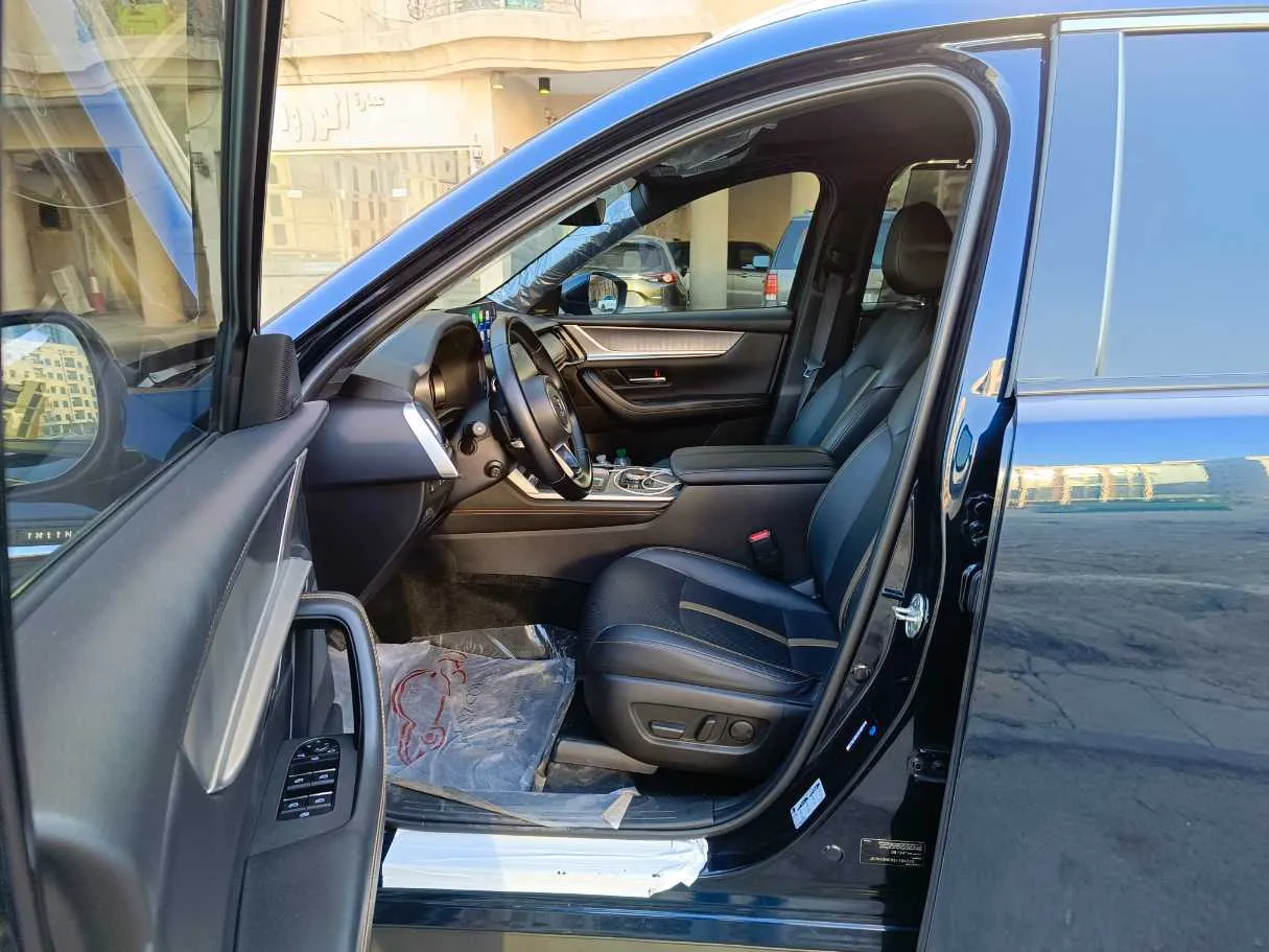 Car image 12