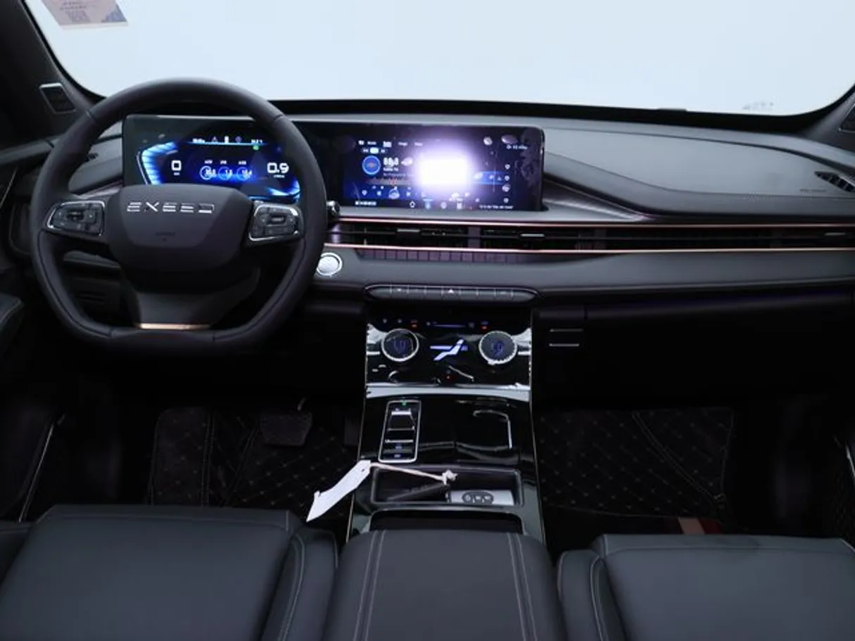 Car image 14
