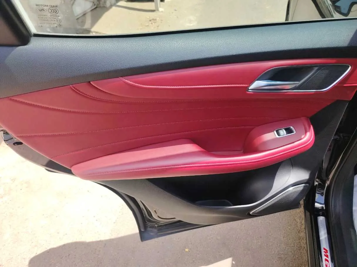 Car image 12