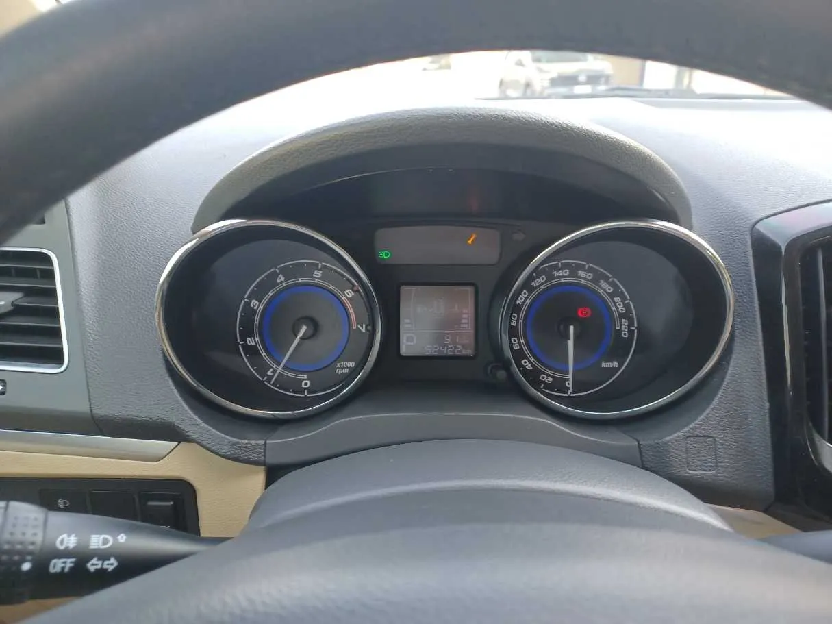 Car image 16