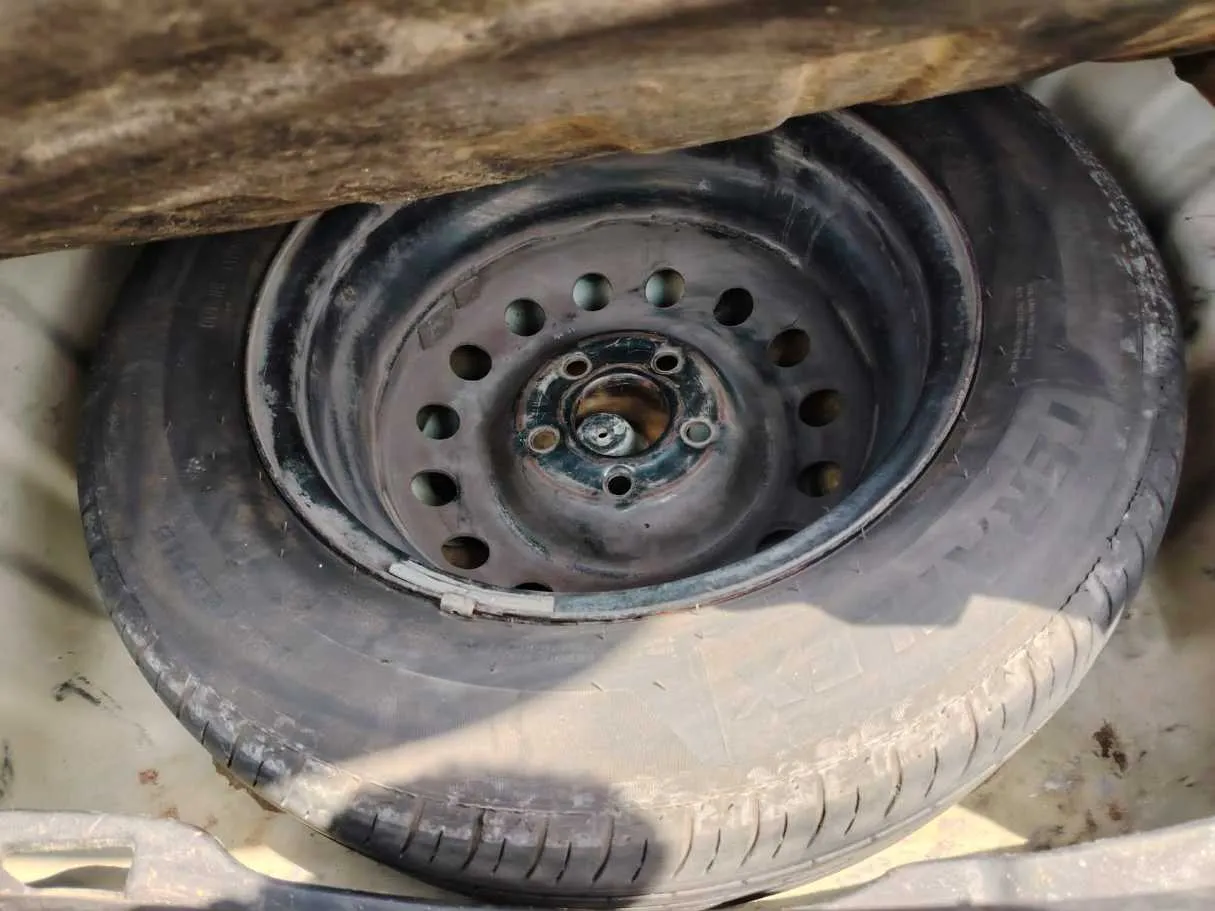 Car image 38
