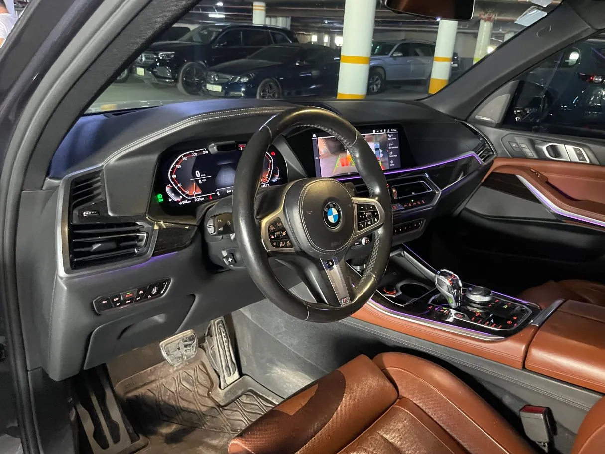 Car image 11