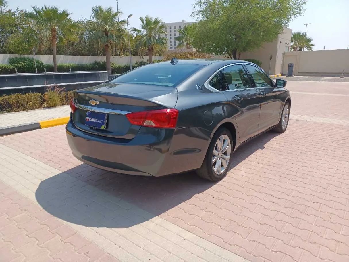 Car image 5