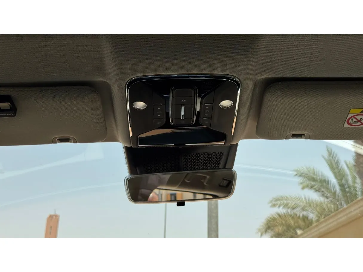 Car image 26