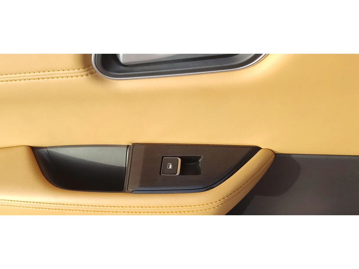 Car image 29
