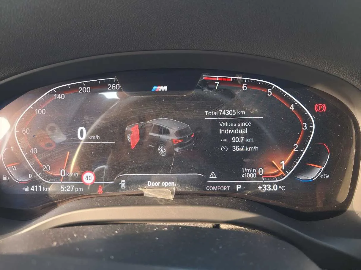 Car image 19