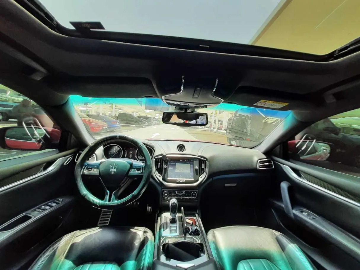 Car image 14