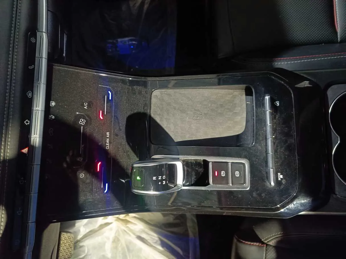 Car image 13