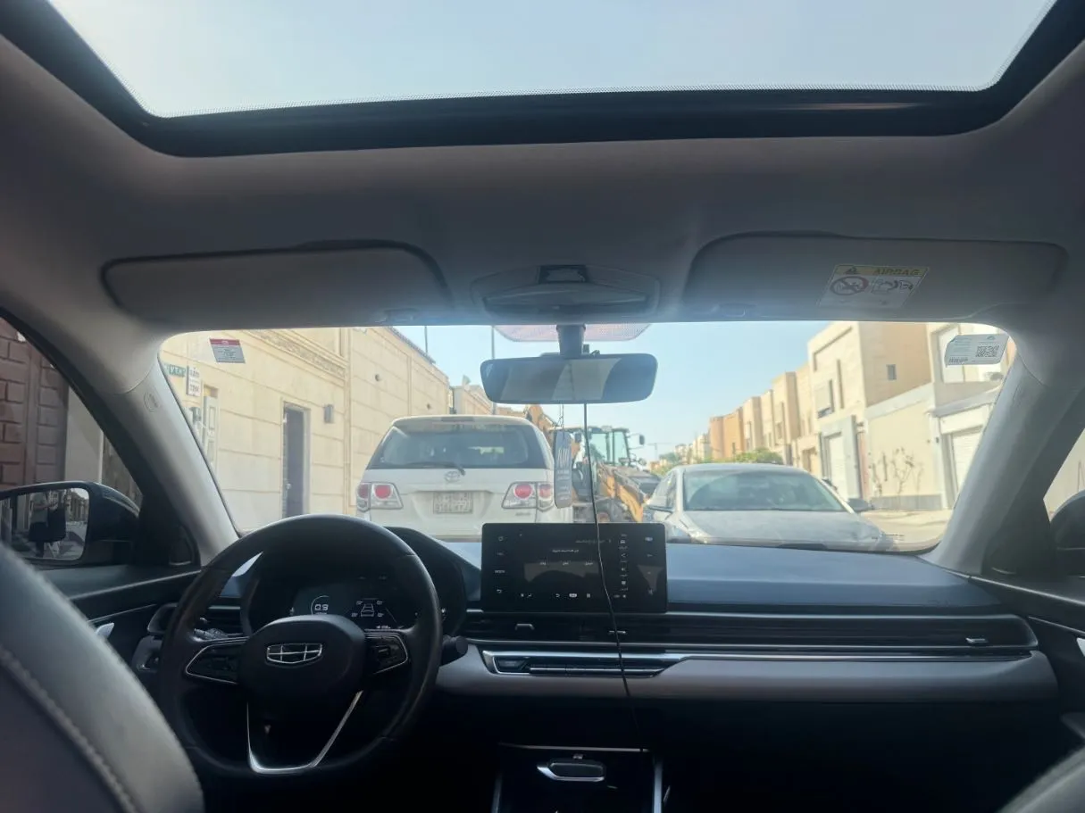 Car image 14