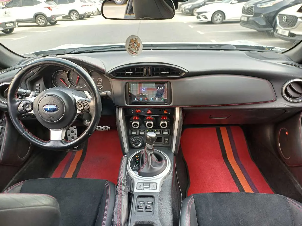 Car image 15