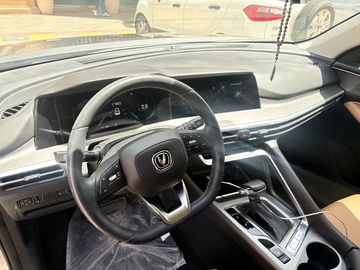 Car image 12