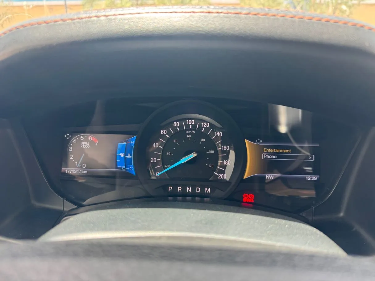 Car image 18