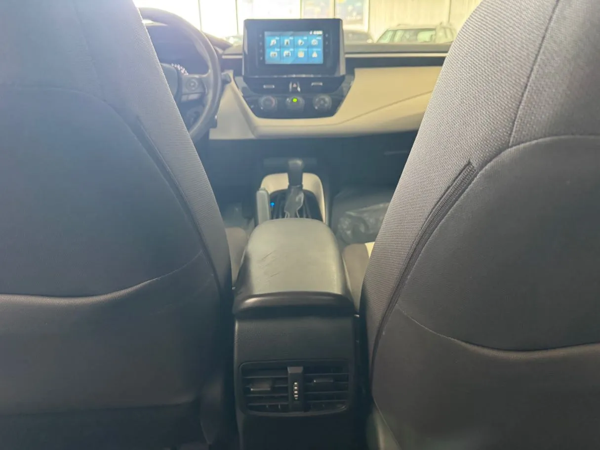Car image 19