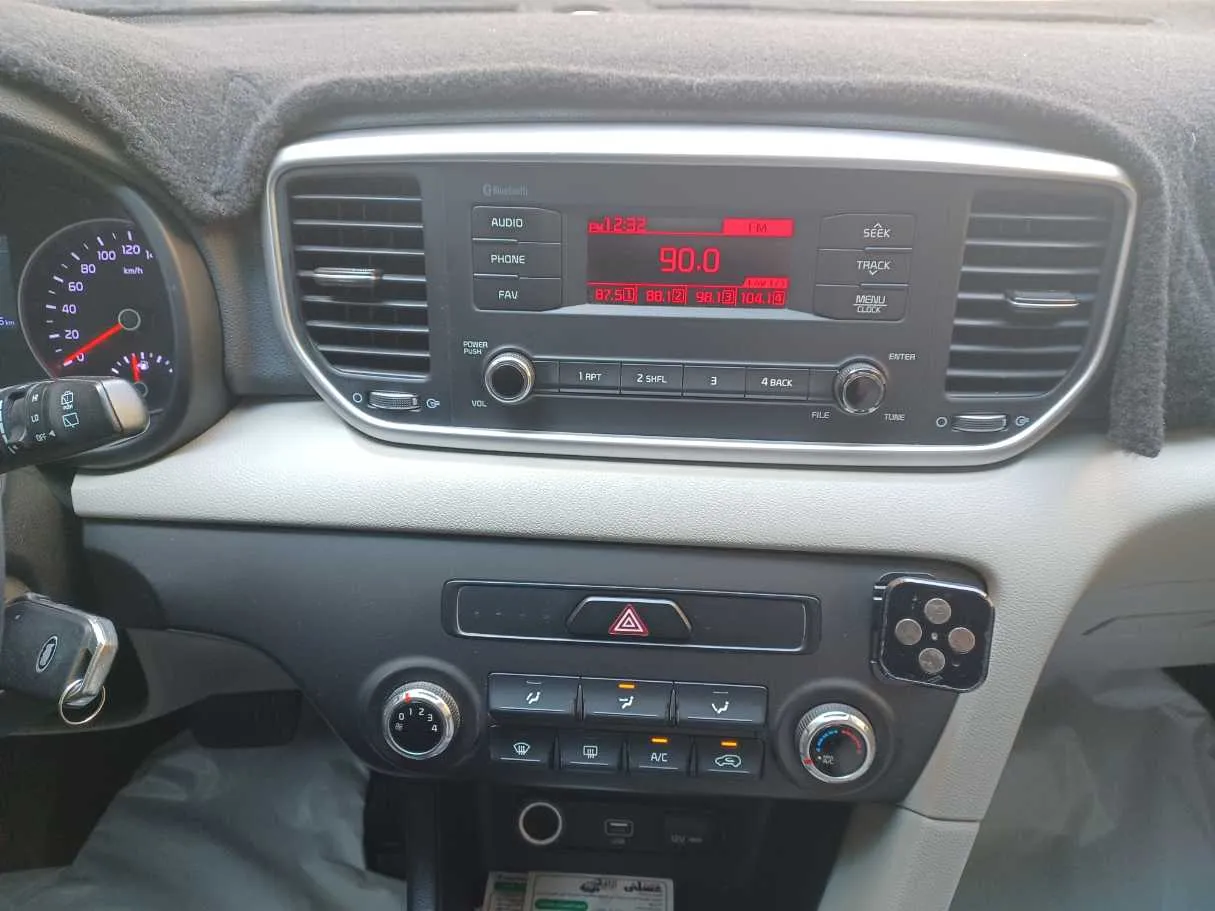 Car image 14