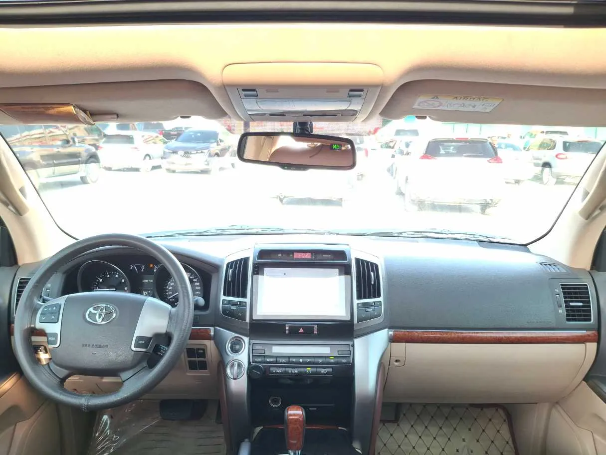 Car image 17