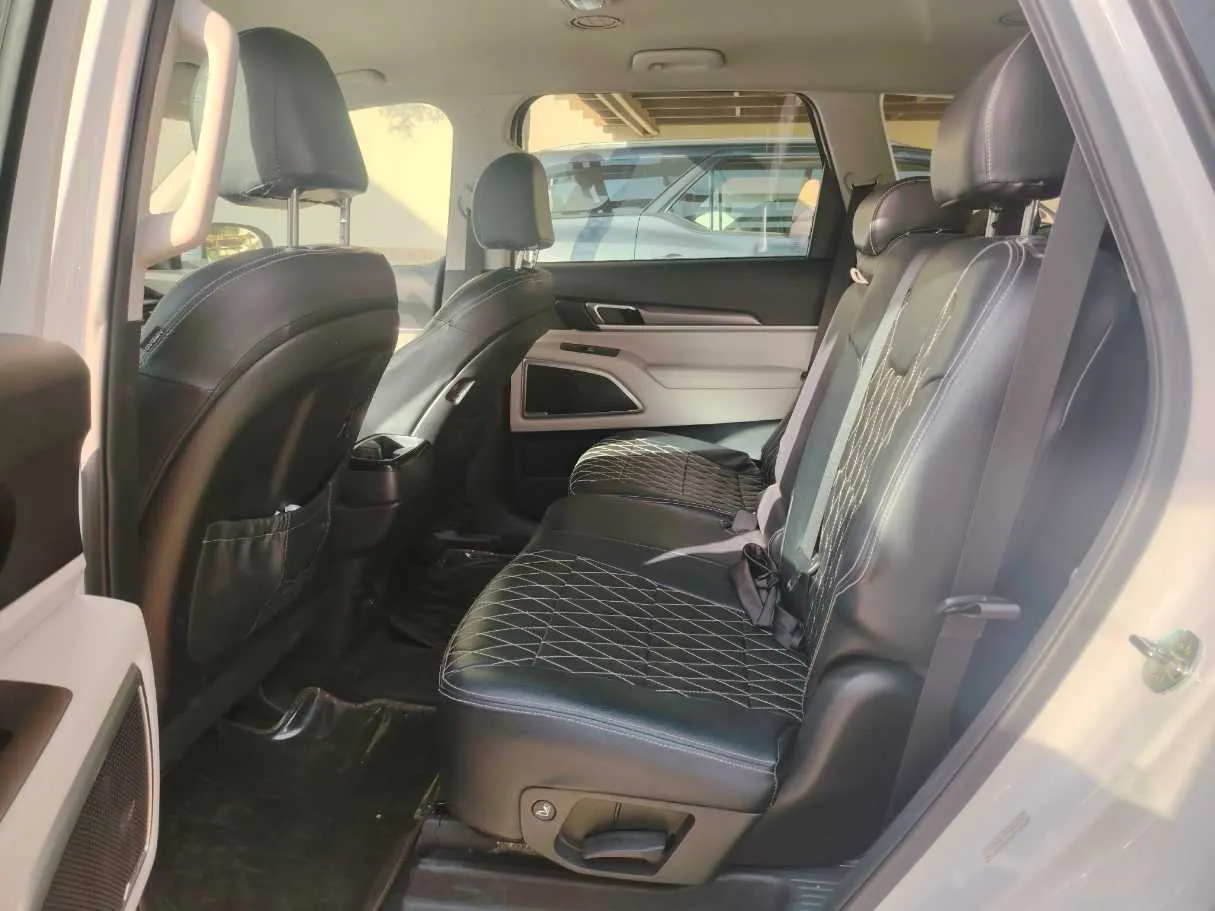 Car image 18