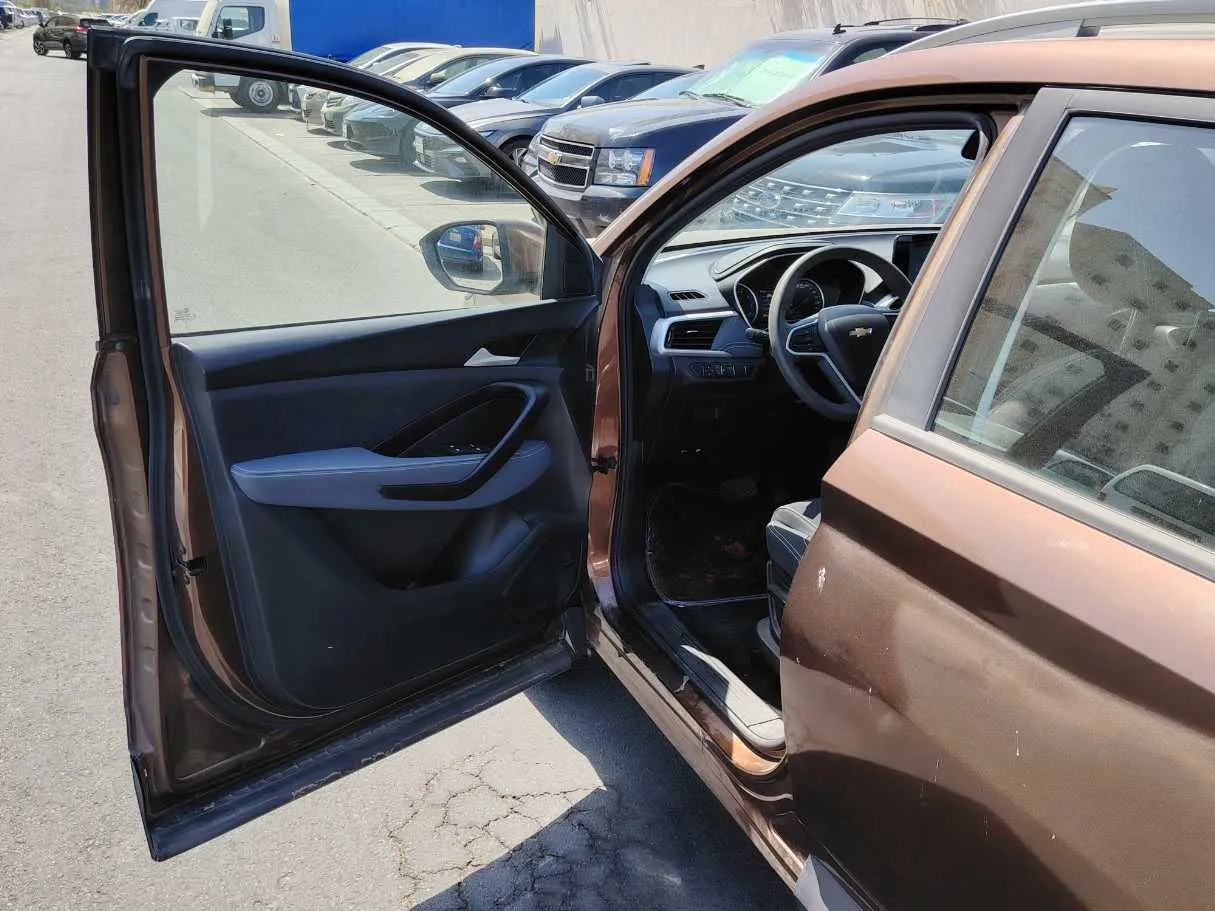 Car image 10