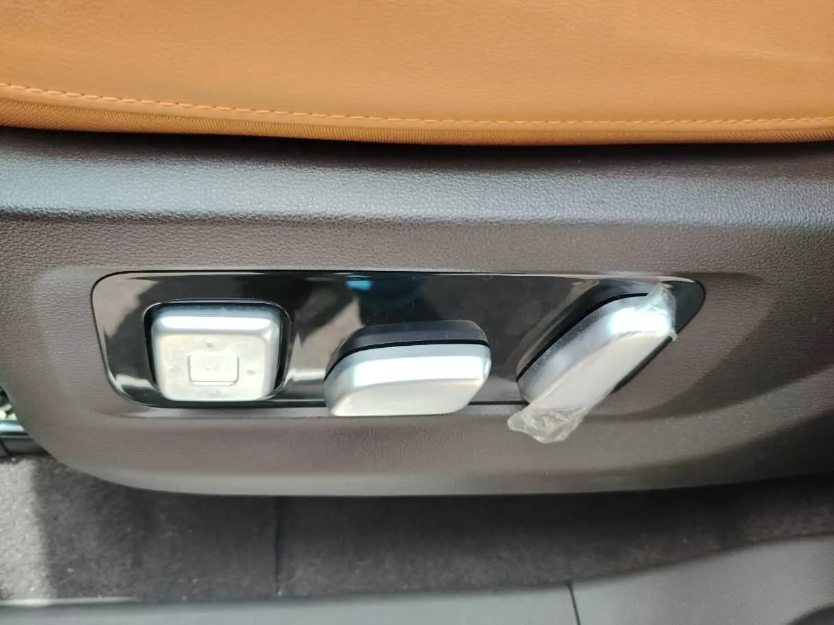 Car image 31