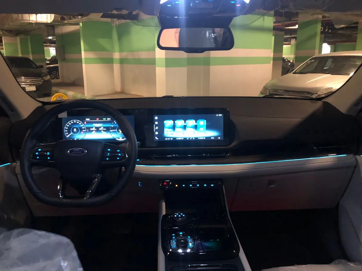 Car image 13