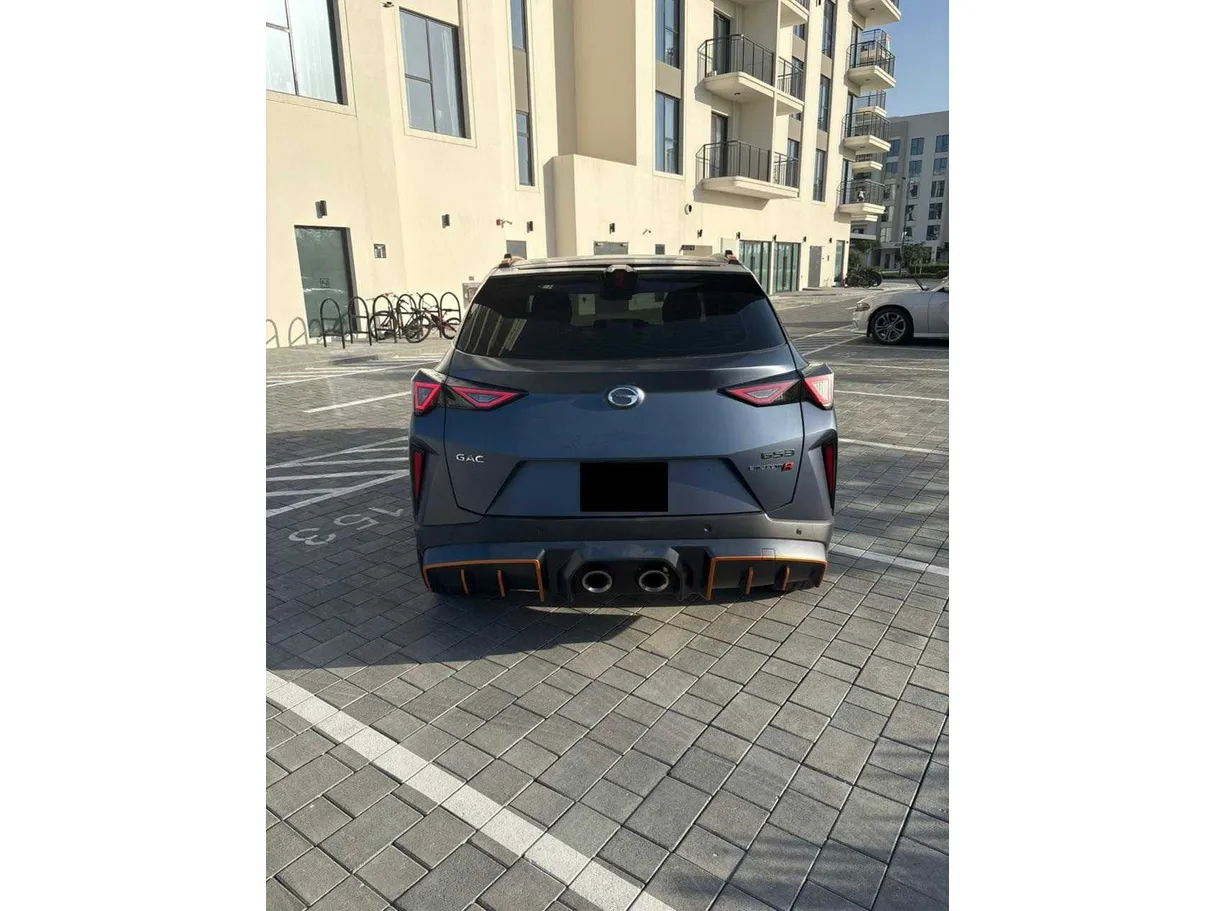 Car image 4