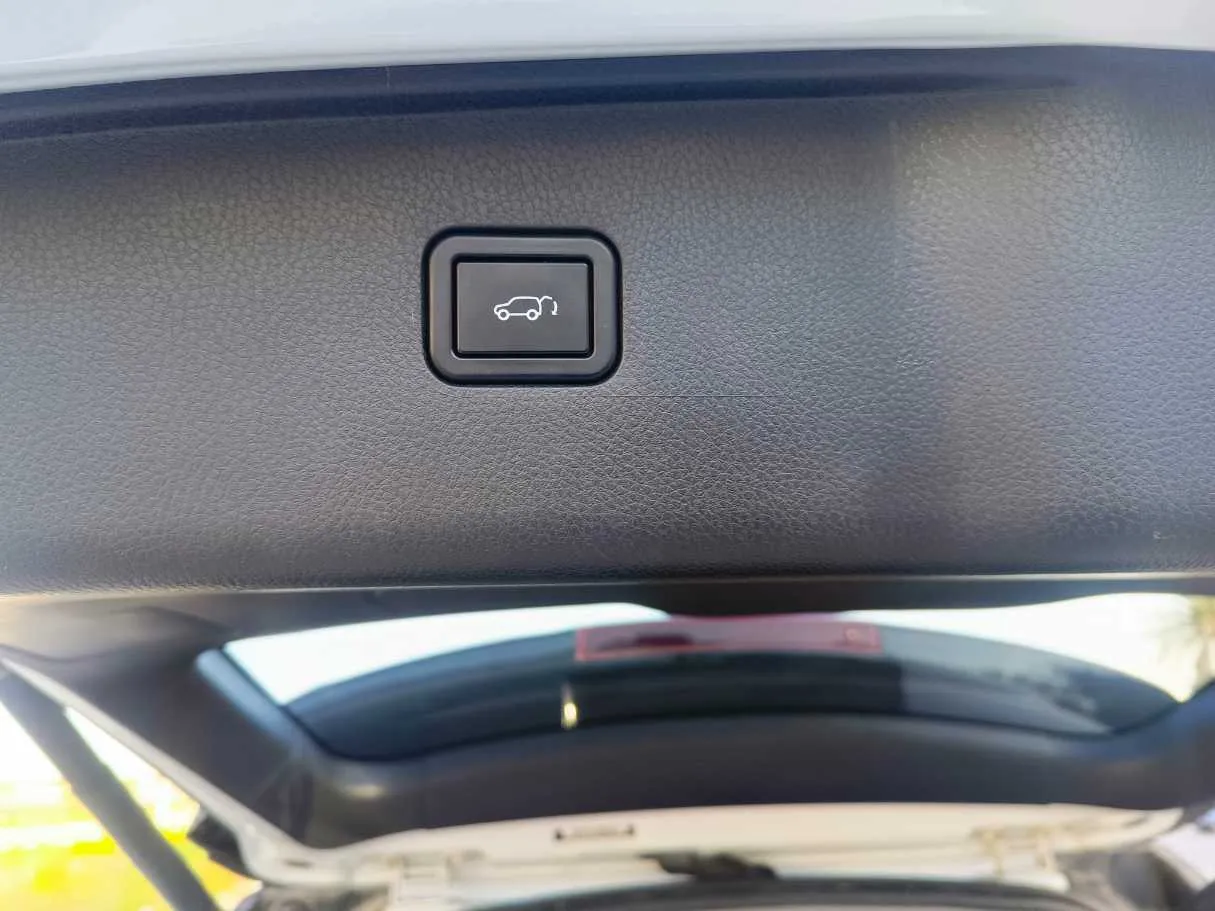 Car image 35