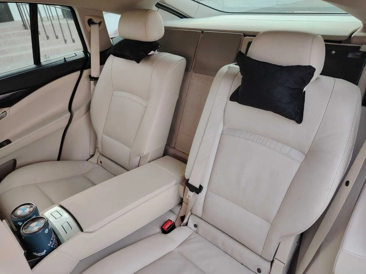 Car image 16