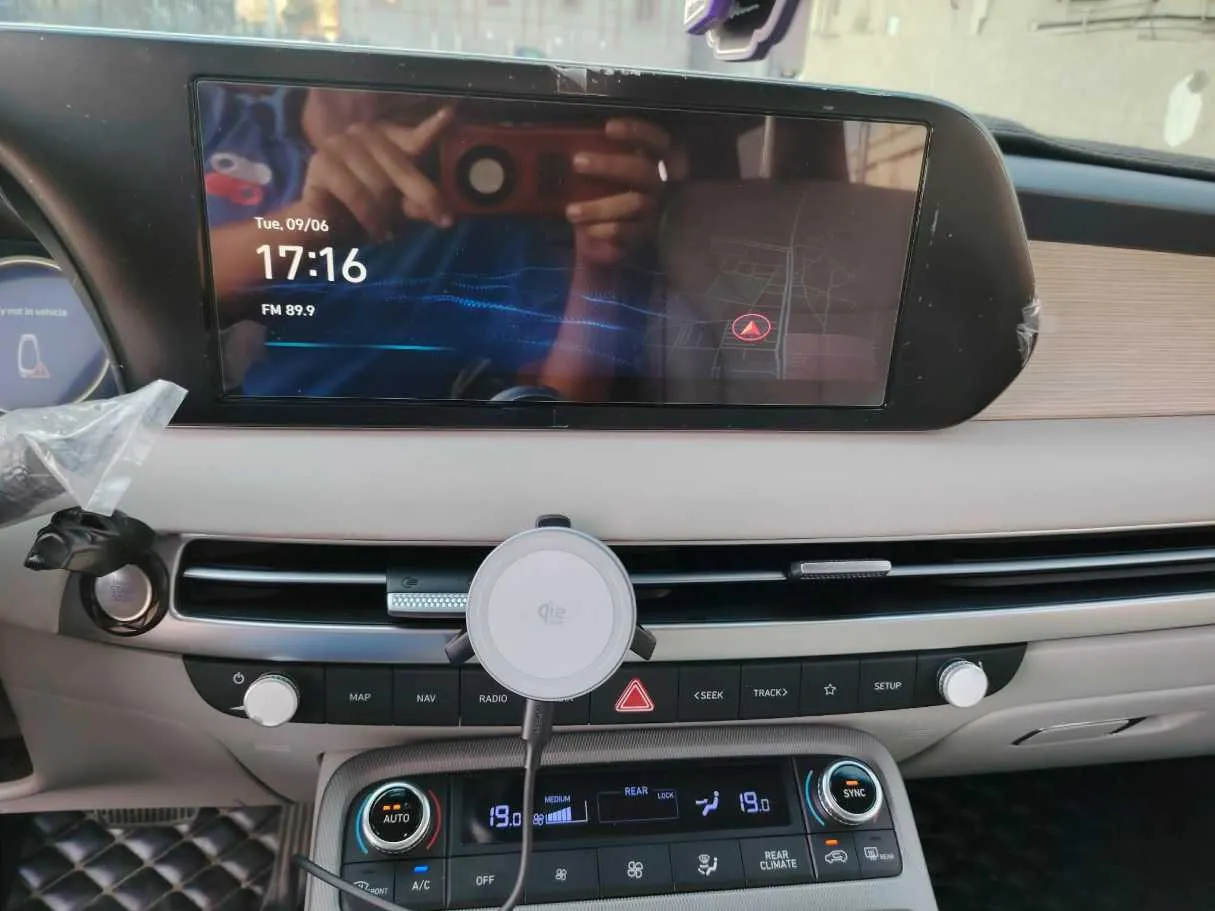Car image 30