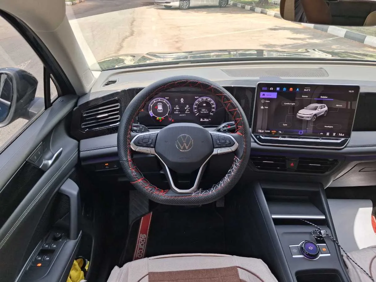 Car image 15