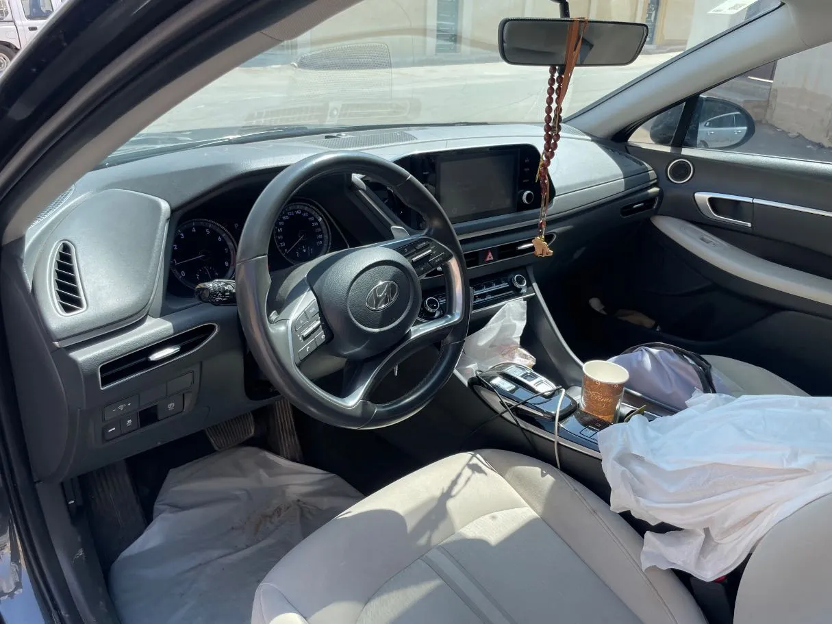 Car image 11