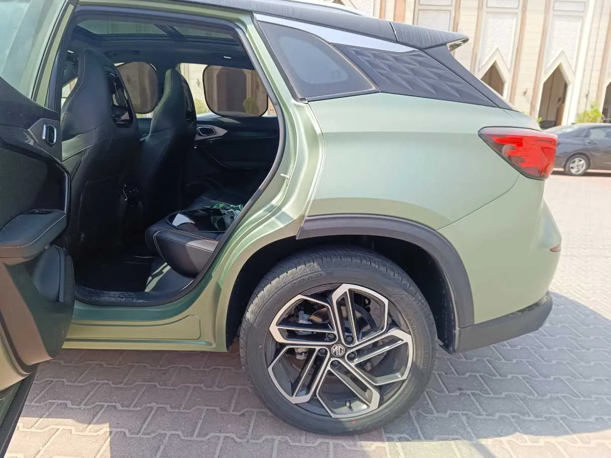 Car image 16
