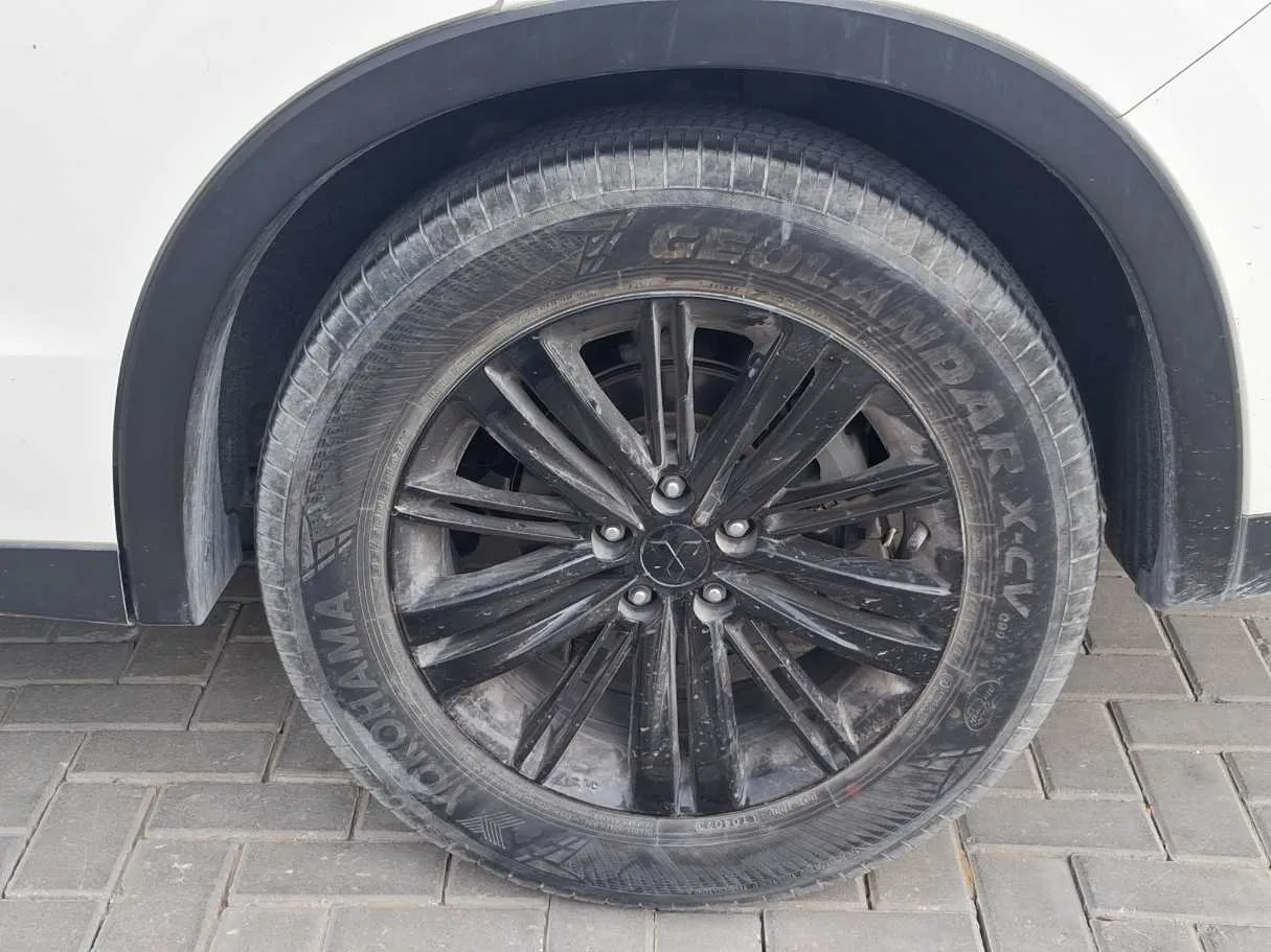 Car image 7