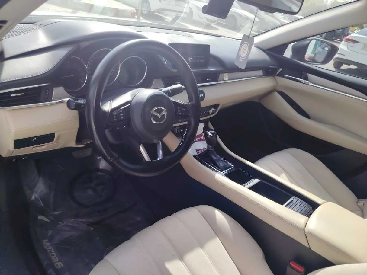 Car image 13
