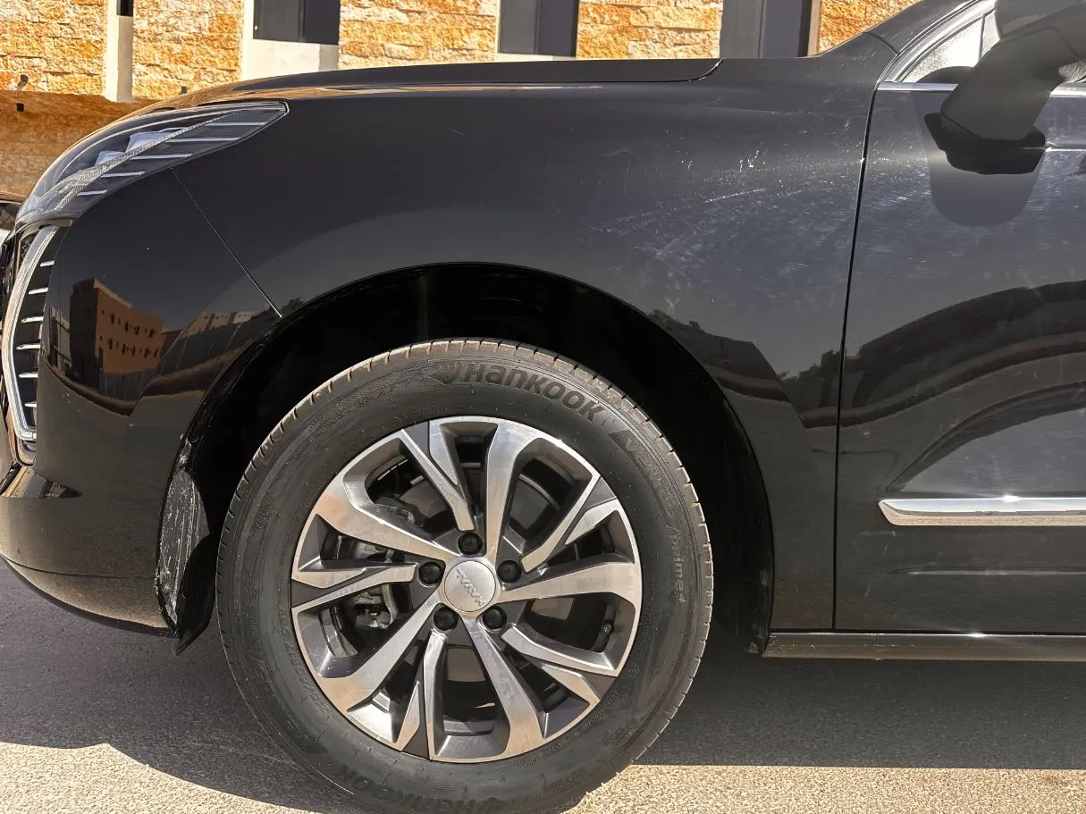 Car image 9