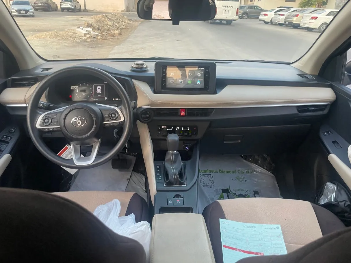 Car image 17