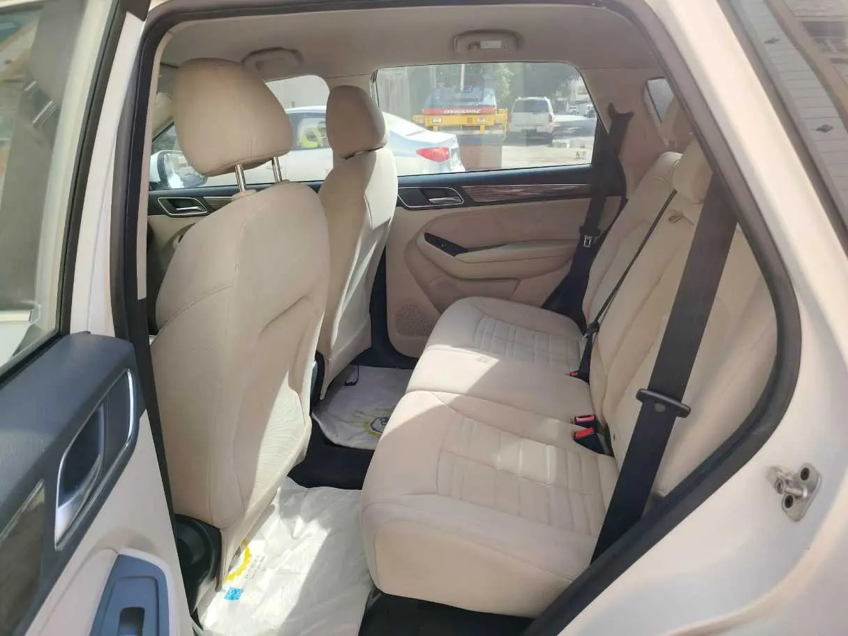 Car image 20