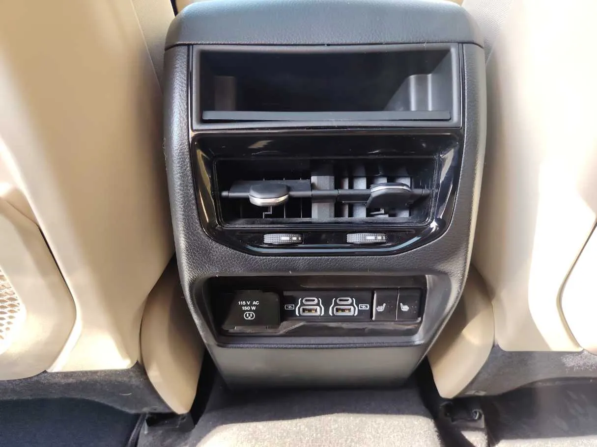 Car image 29