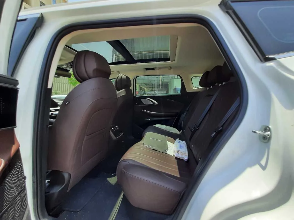 Car image 16